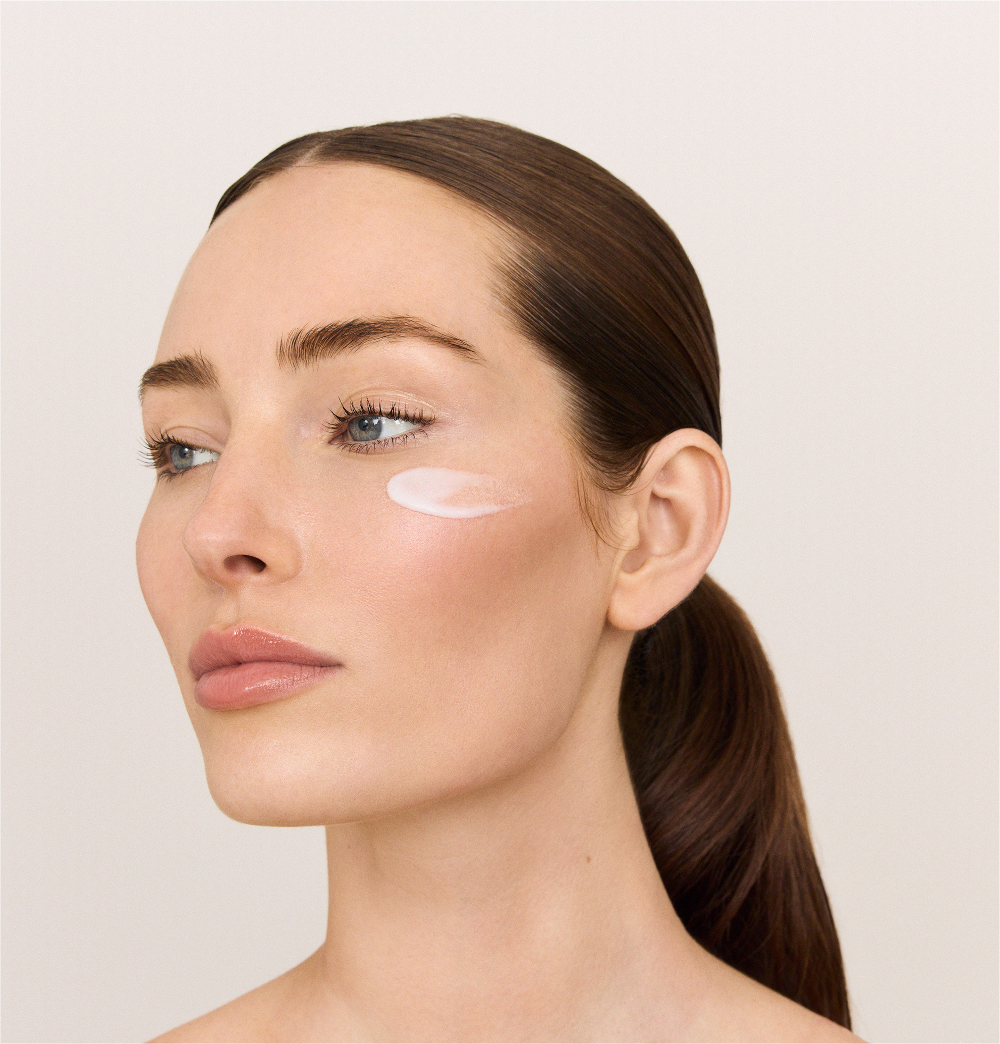 Woman holding a Hanacure brush near her face