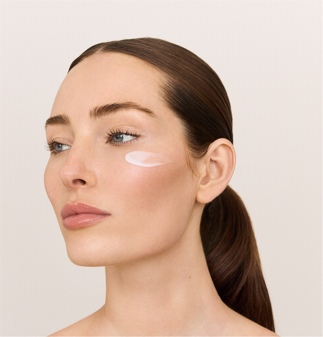 Woman holding a Hanacure brush near her face
