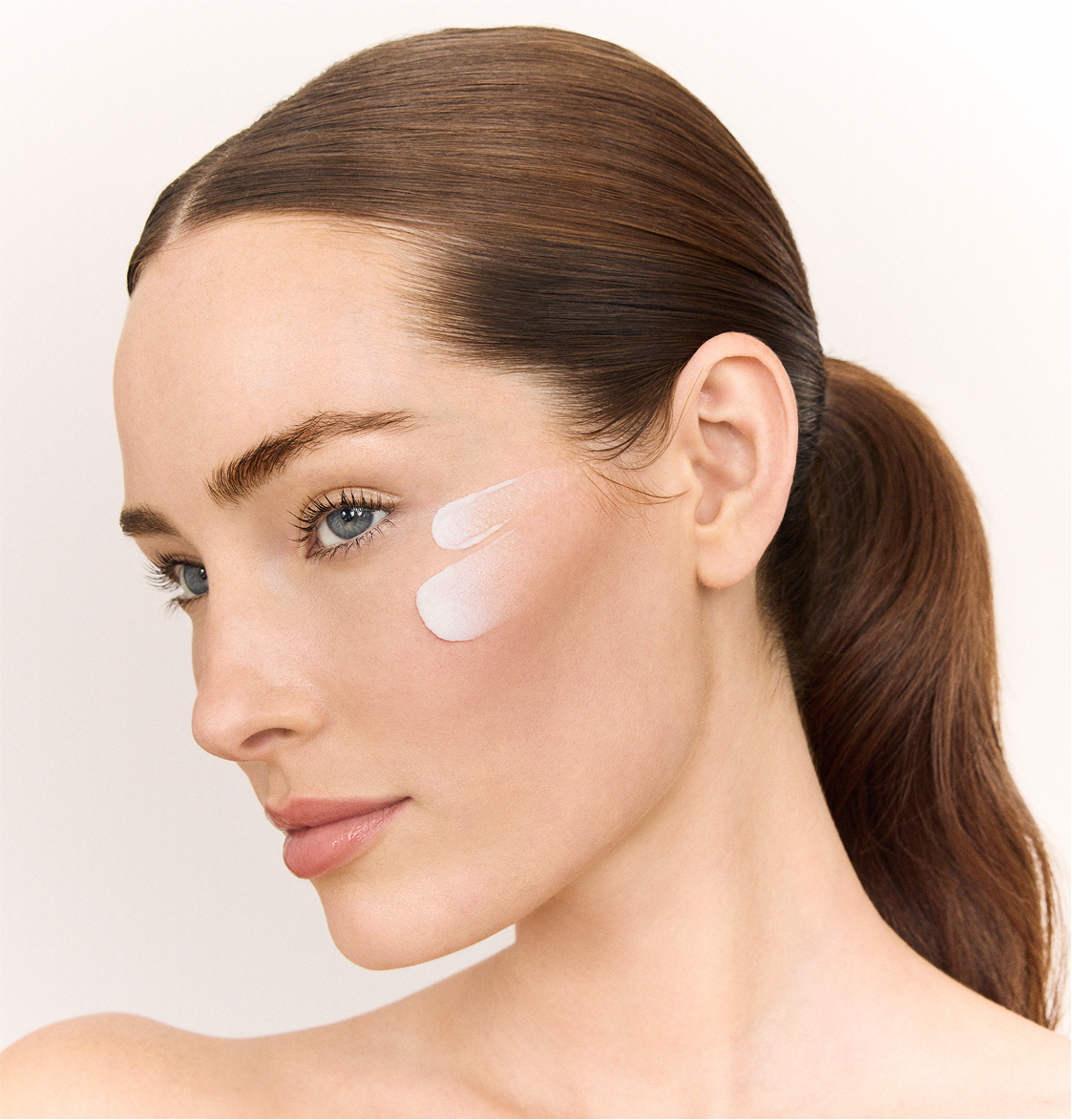 Woman holding a Hanacure brush near her face